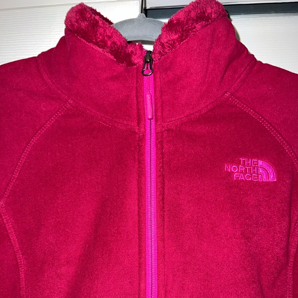 Gorgeous colored NorthFace, perfect for work out, walks, or or quick zip up